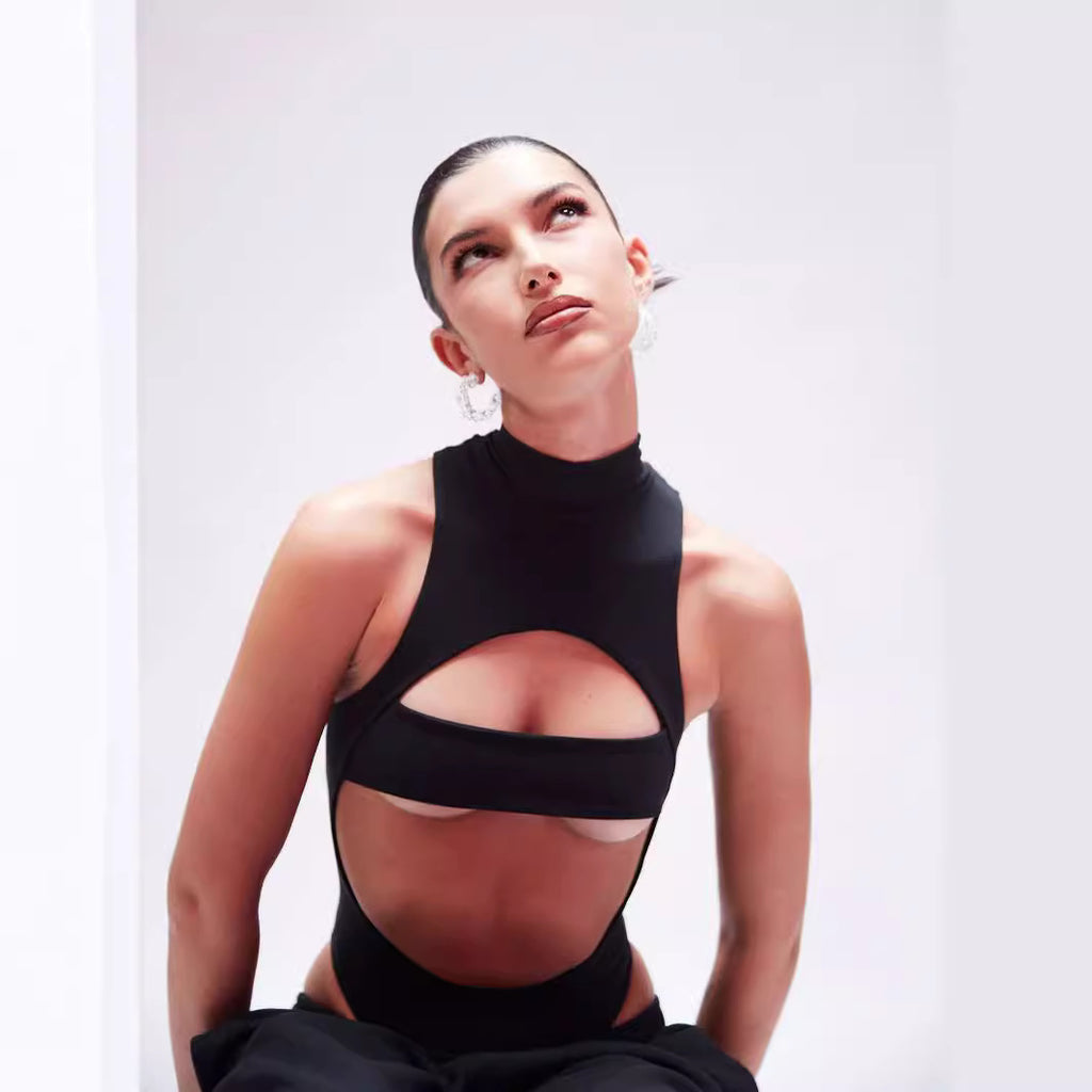 Salopetă Sexy cu Decupaje și Design Îndrăzneț pentru Femei