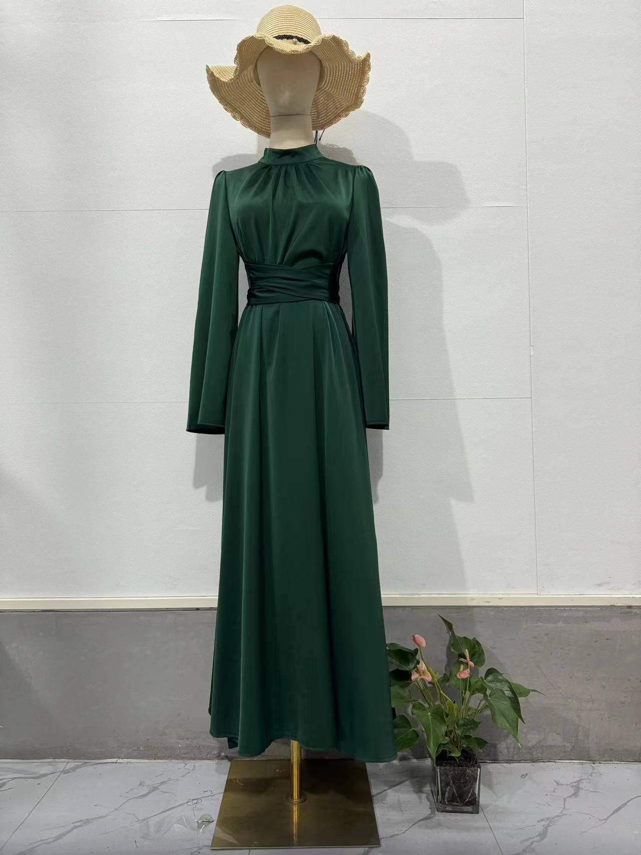 Rochie Maxi Elegantă cu Curea și Talie Îngustă — Mânecă Lungă