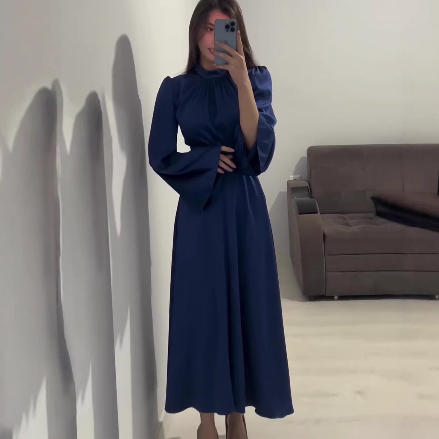 Rochie Maxi Elegantă cu Curea și Talie Îngustă — Mânecă Lungă