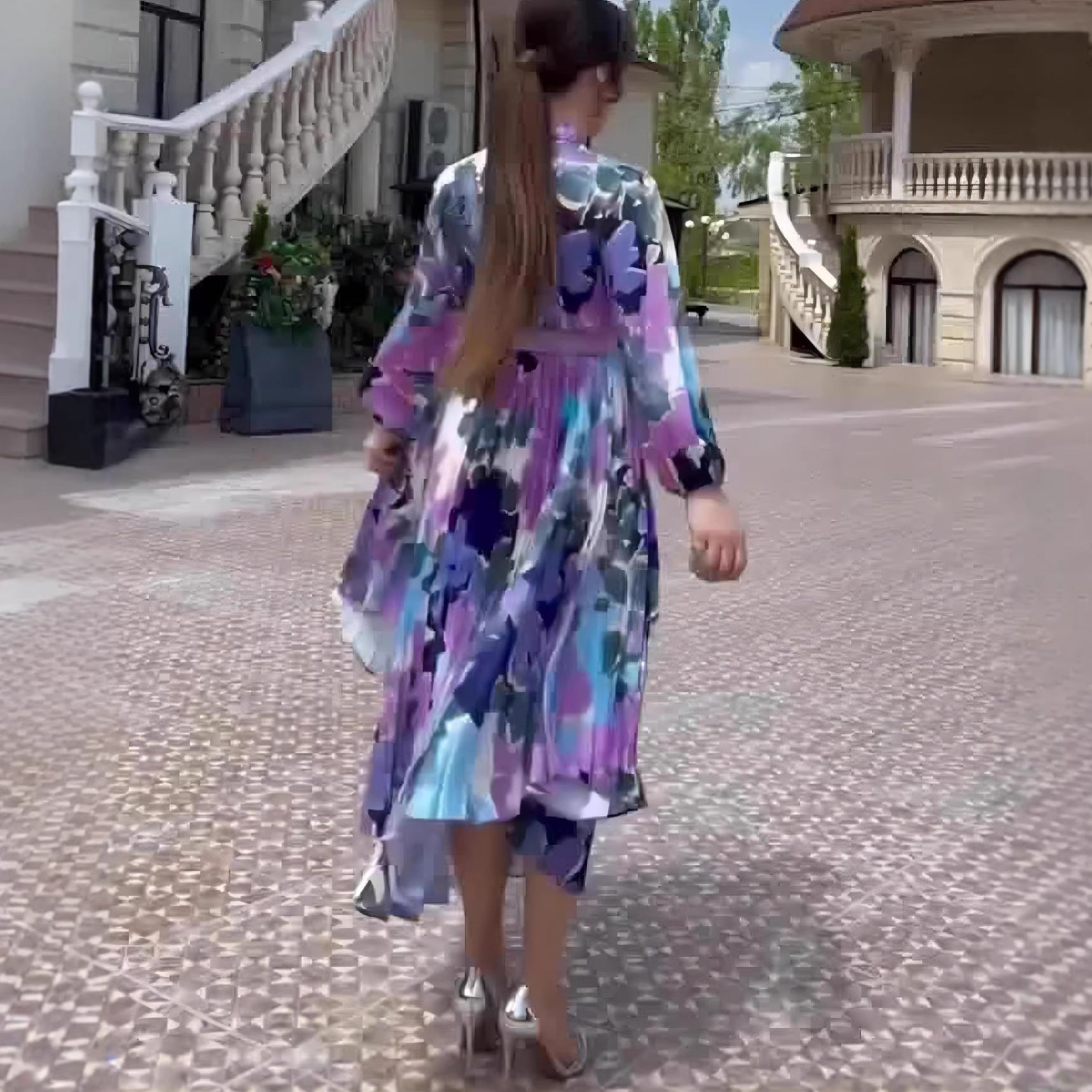 Rochie Elegantă cu Mâneci Pufăite și Talie Evidențiată