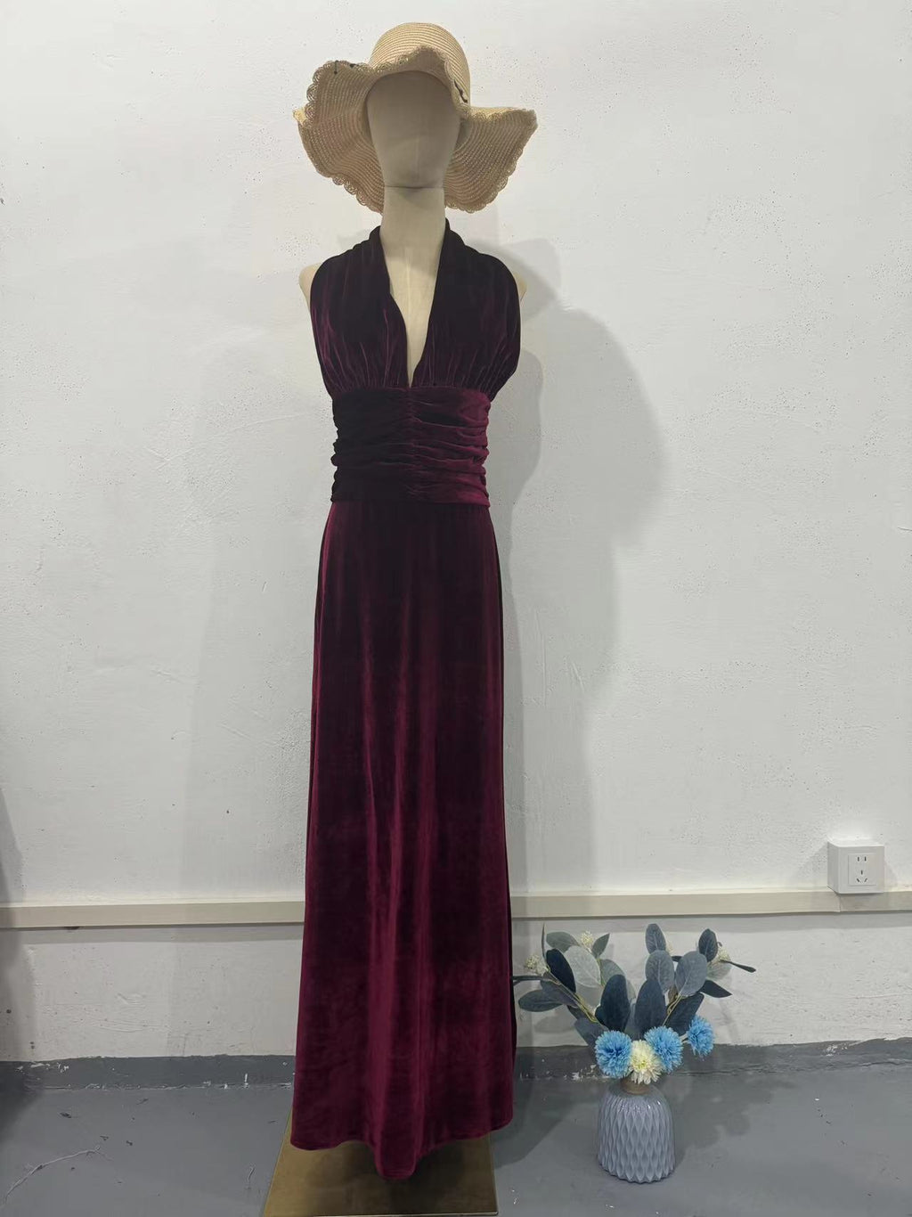 Rochie Sexy Fără Spate cu Croială Mulată — Fără Mâneci
