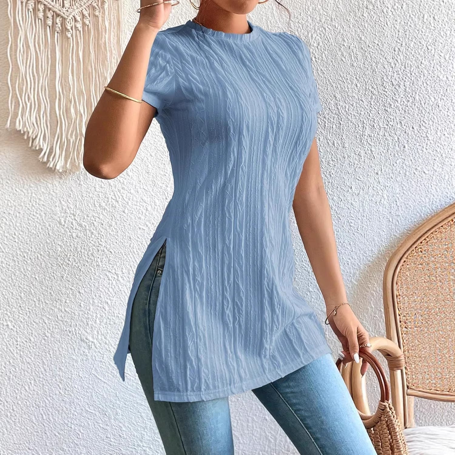 Tricou Damă cu Textură Nervurată — Guler Rotund, Mânecă Scurtă, Crăpătură Laterală
