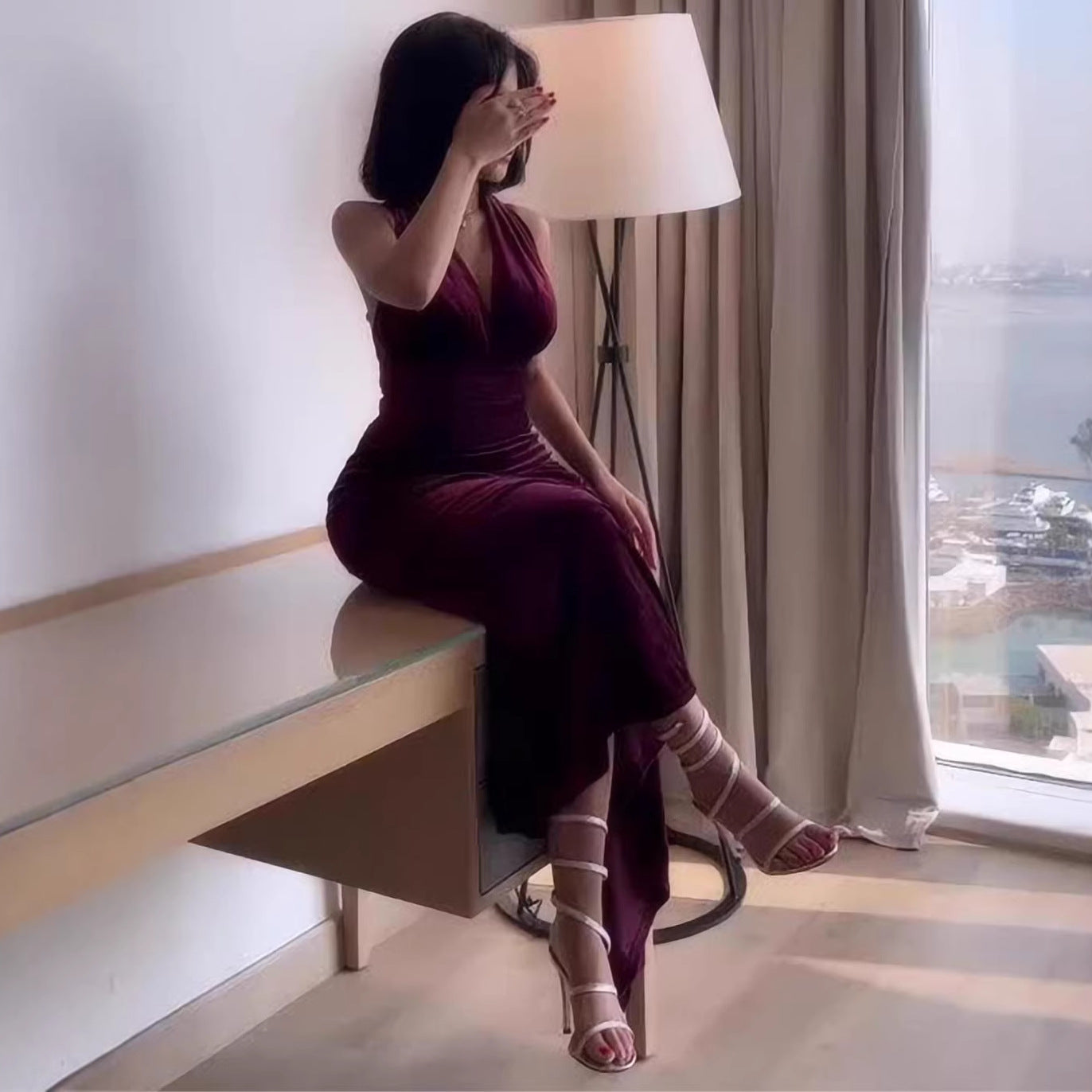 Rochie Sexy Fără Spate cu Croială Mulată — Fără Mâneci