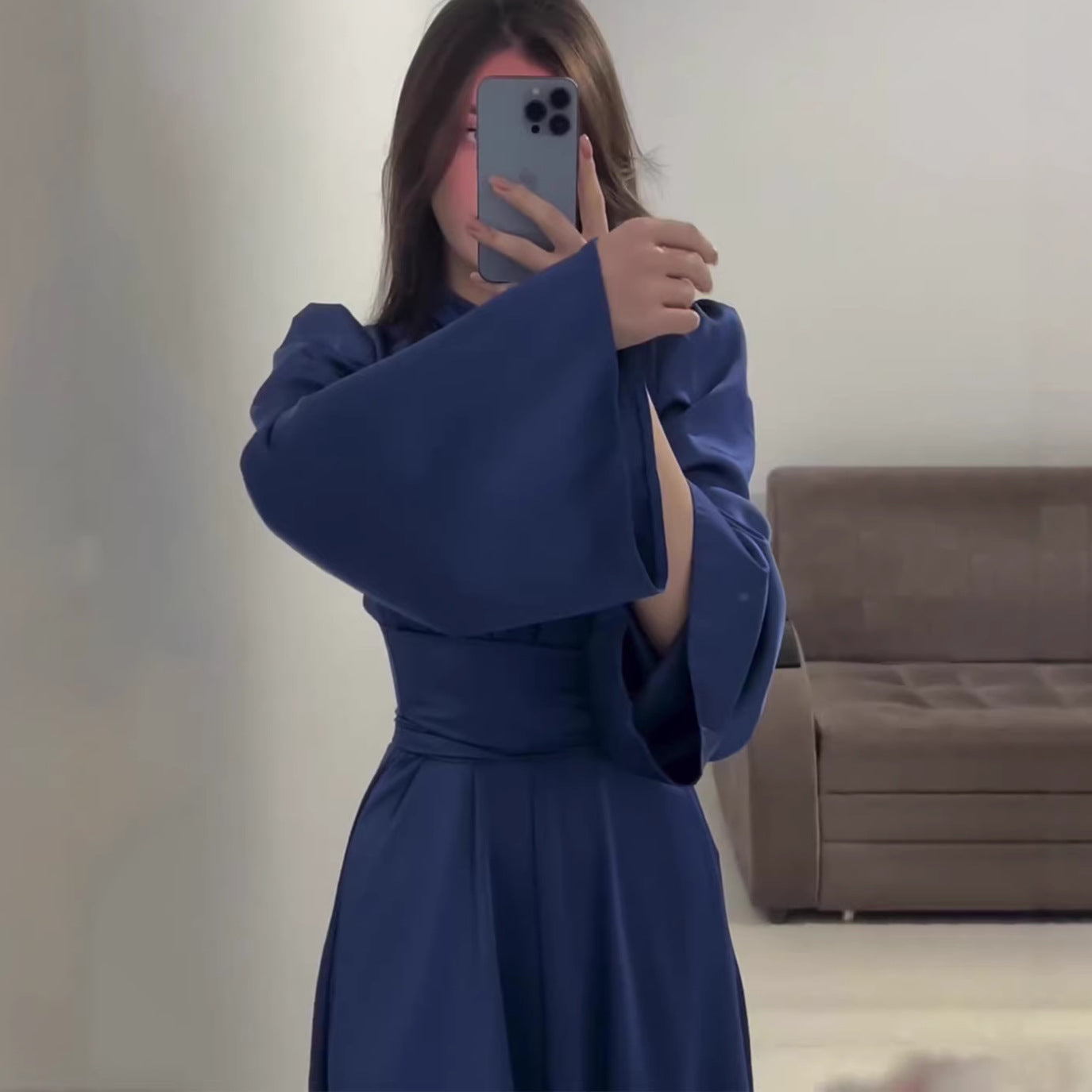 Rochie Maxi Elegantă cu Curea și Talie Îngustă — Mânecă Lungă
