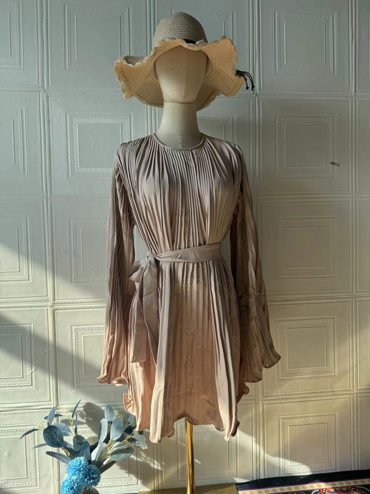 Rochie Elegantă Casual cu Mânecă Lungă, Culoare Uni, Siluetă Slim – Primăvară