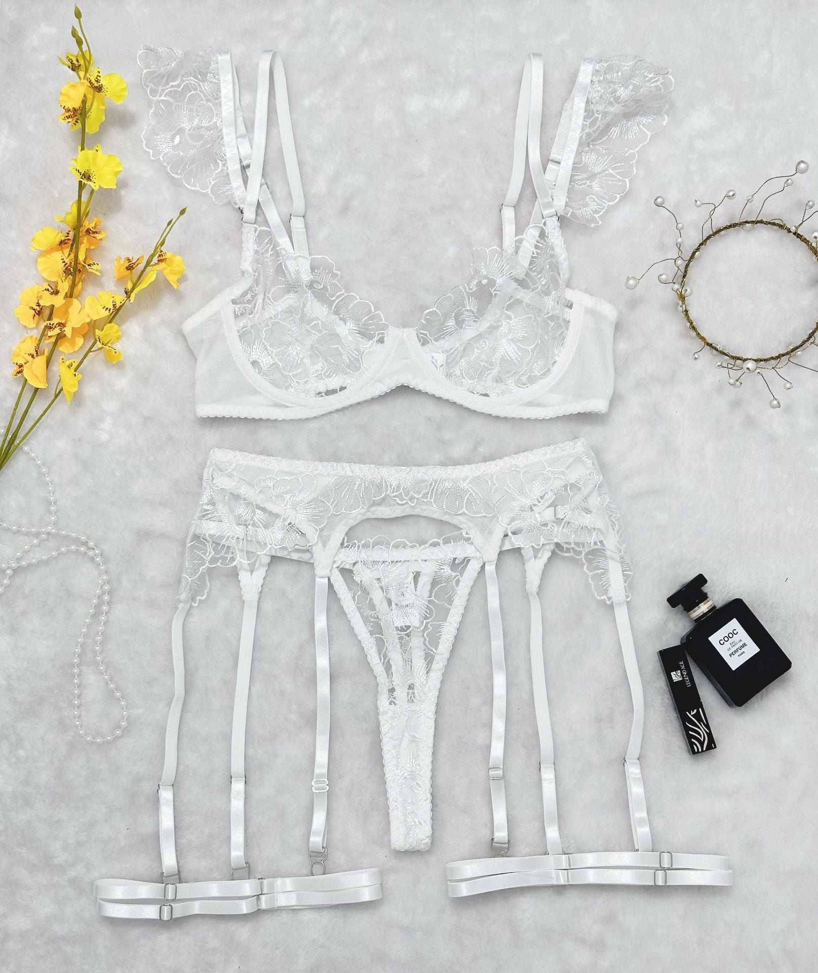 Set Lenjerie Sexy cu Broderie şi Sutien Mesh Transparent