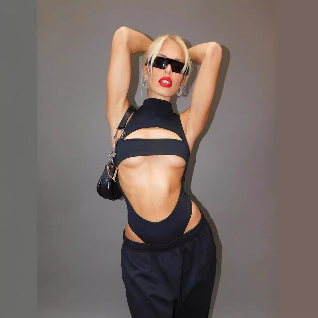 Salopetă Sexy cu Decupaje și Design Îndrăzneț pentru Femei