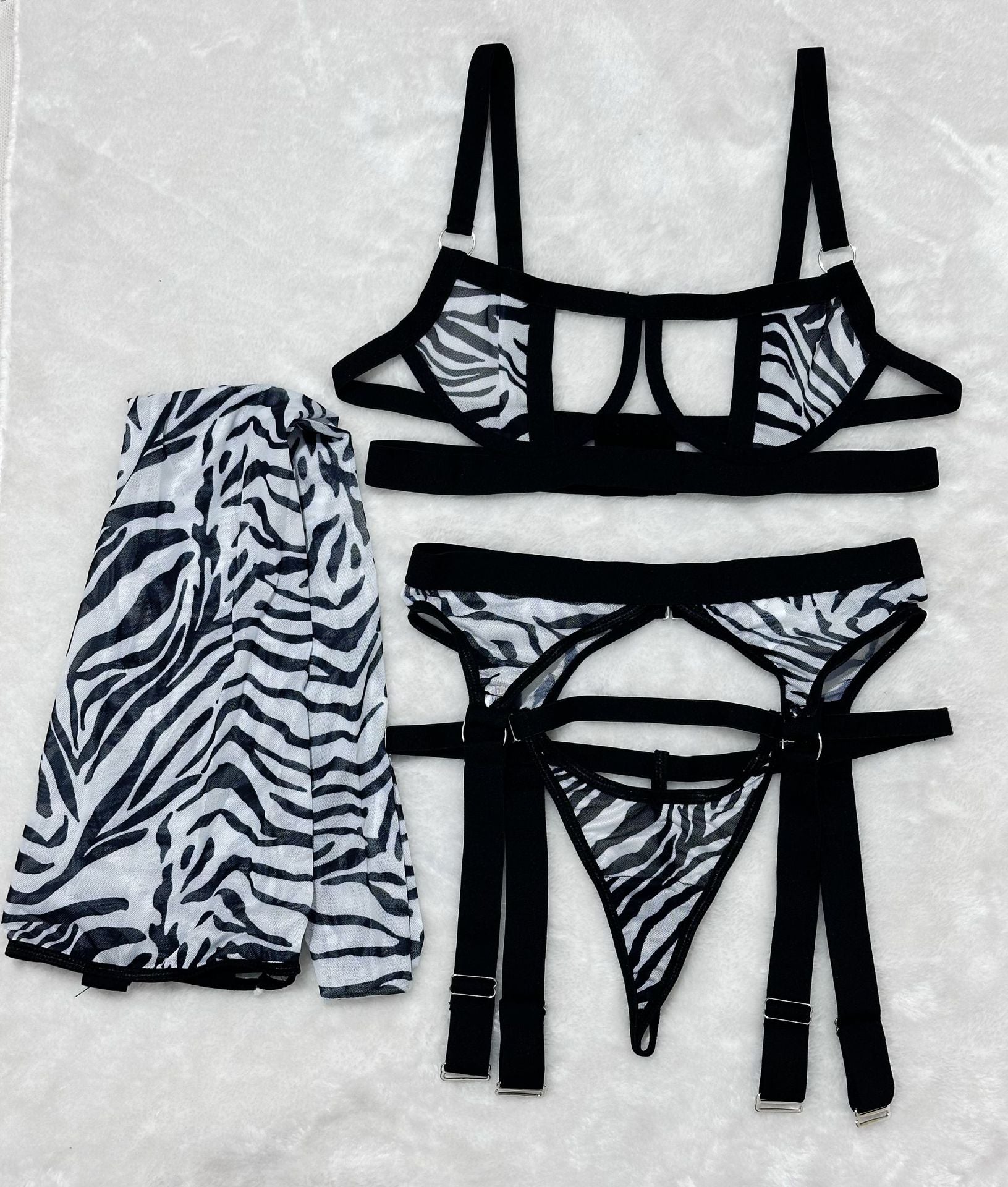Set Lenjerie Sexy 4 Piese din Plasă — Sutien, Chiloți, Ciorapi, Model Leopard/Zebra