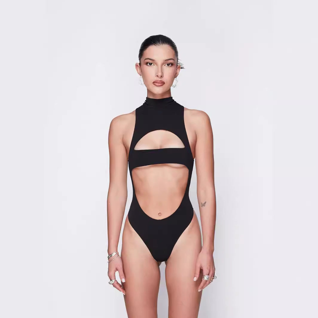 Salopetă Sexy cu Decupaje și Design Îndrăzneț pentru Femei