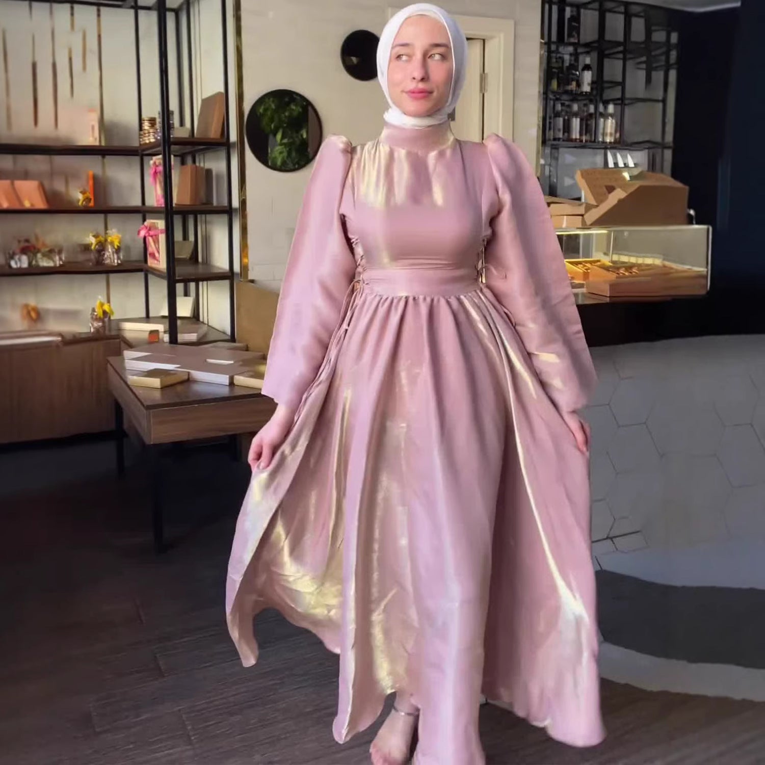 Rochie Tip Teacă cu Șiret și Mâneci Felinar — Lungime Maxi