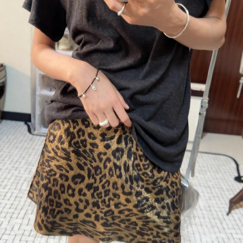 Fustă Mini cu Print Leopard pentru Femei — Sexy și Îndrăzneață
