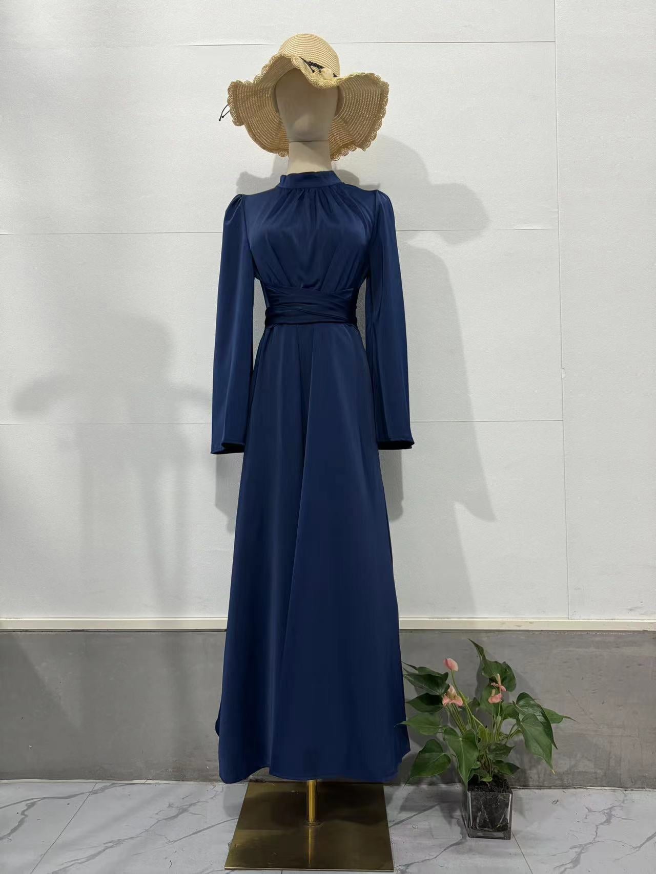 Rochie Maxi Elegantă cu Curea și Talie Îngustă — Mânecă Lungă