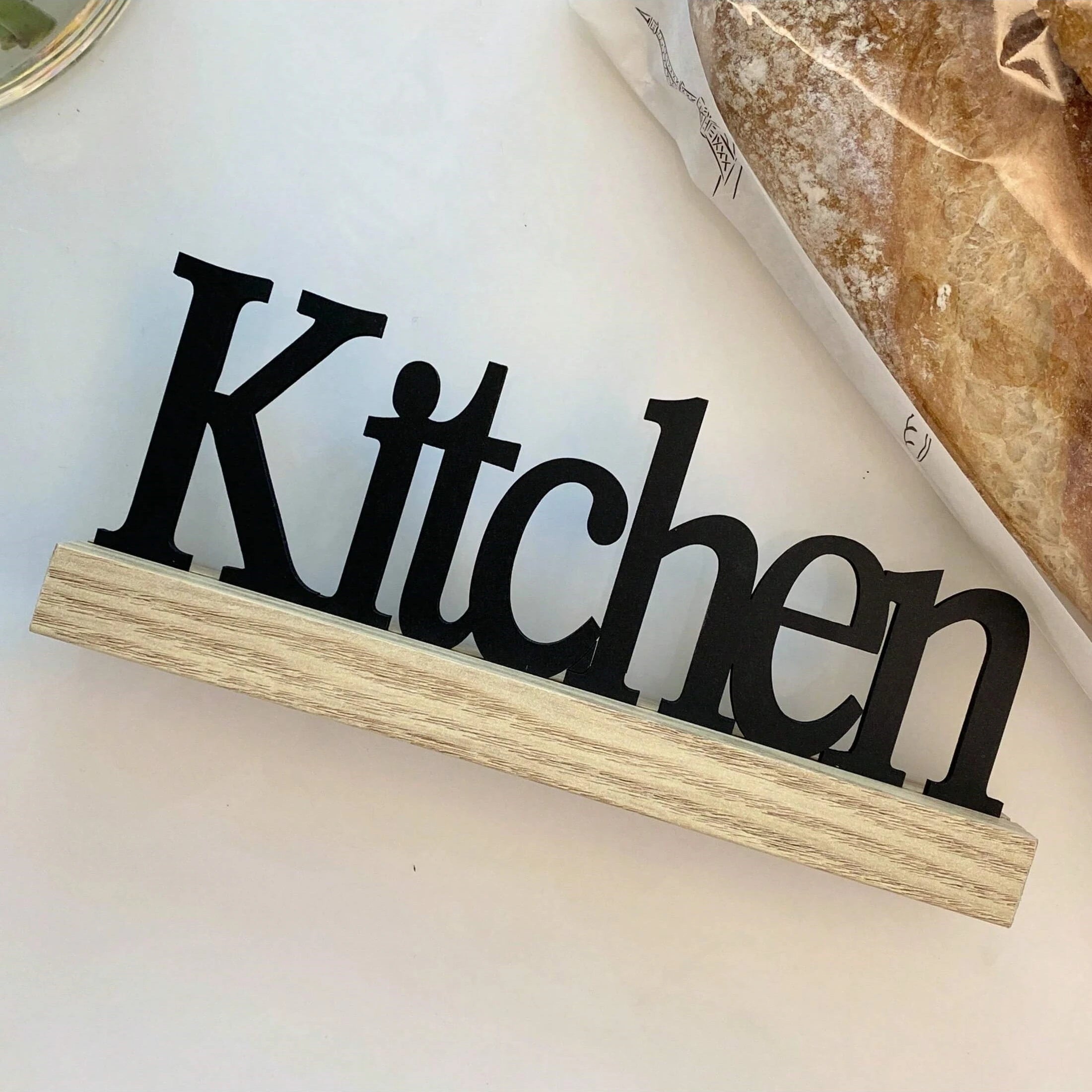 Plăcuță Decorativă din Lemn cu Inscripție — Decor Rustic pentru Bucătărie, Living și Baie