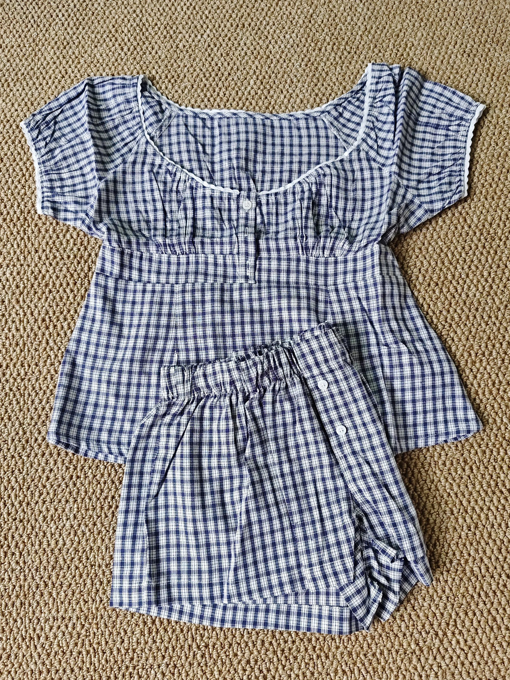 Set Damă 2 Piese - Bluză Carouri Roșii + Pantaloni Scurți