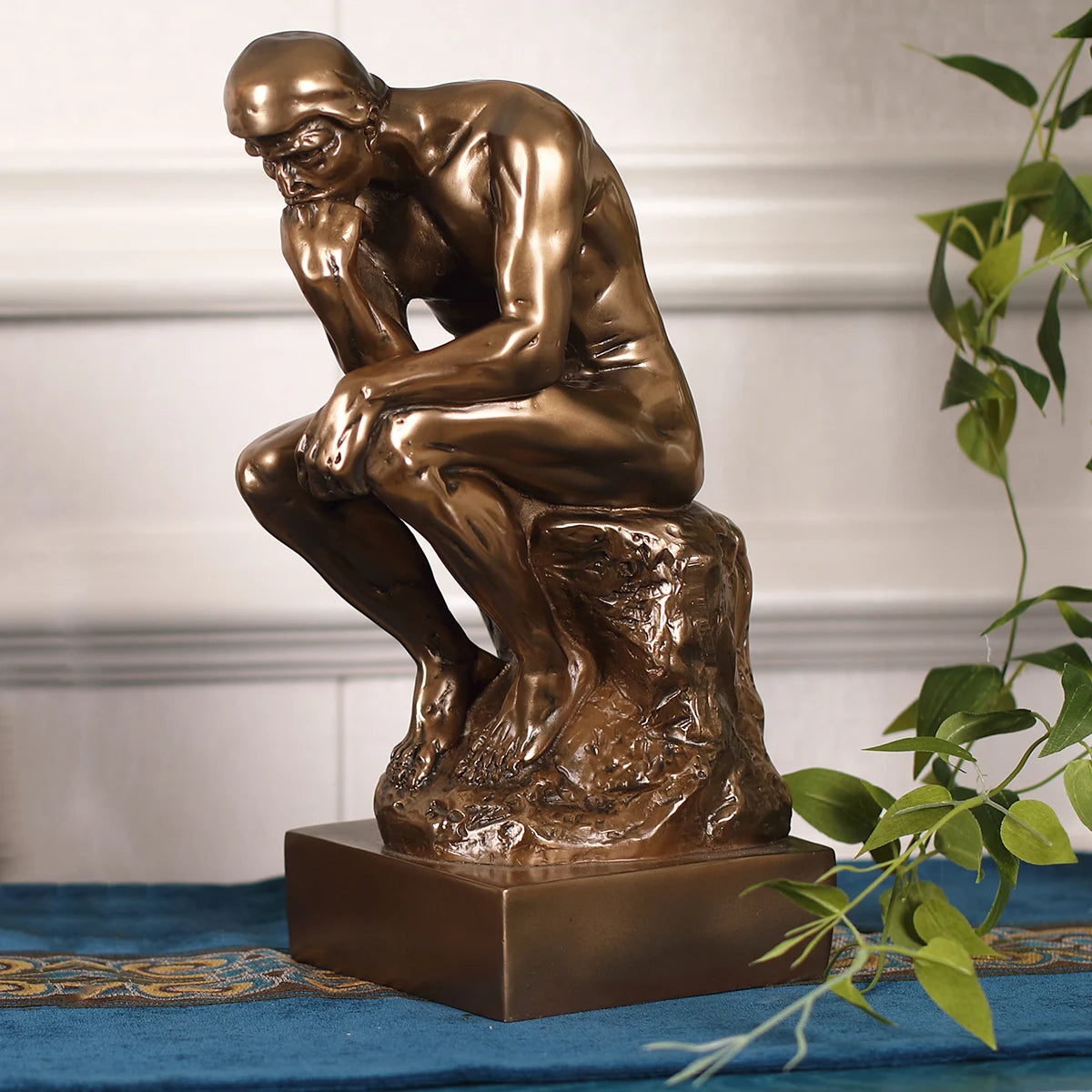 Sculptură Decorativă "Gânditorul" în Stil Rodin — Figurină din Rășină pentru Living și Birou
