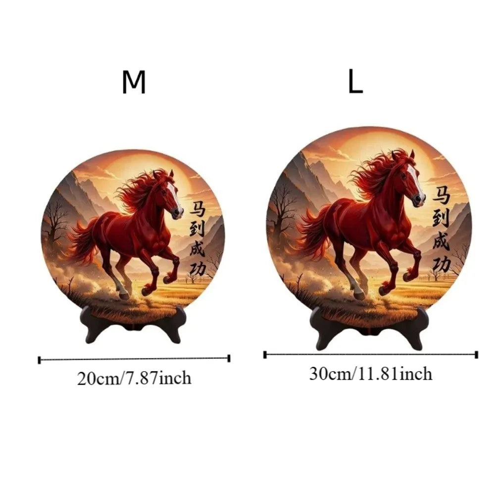 Tablou Decorativ Rotund din Lemn — Calul Norocos, Decor Feng Shui pentru Casă și Birou