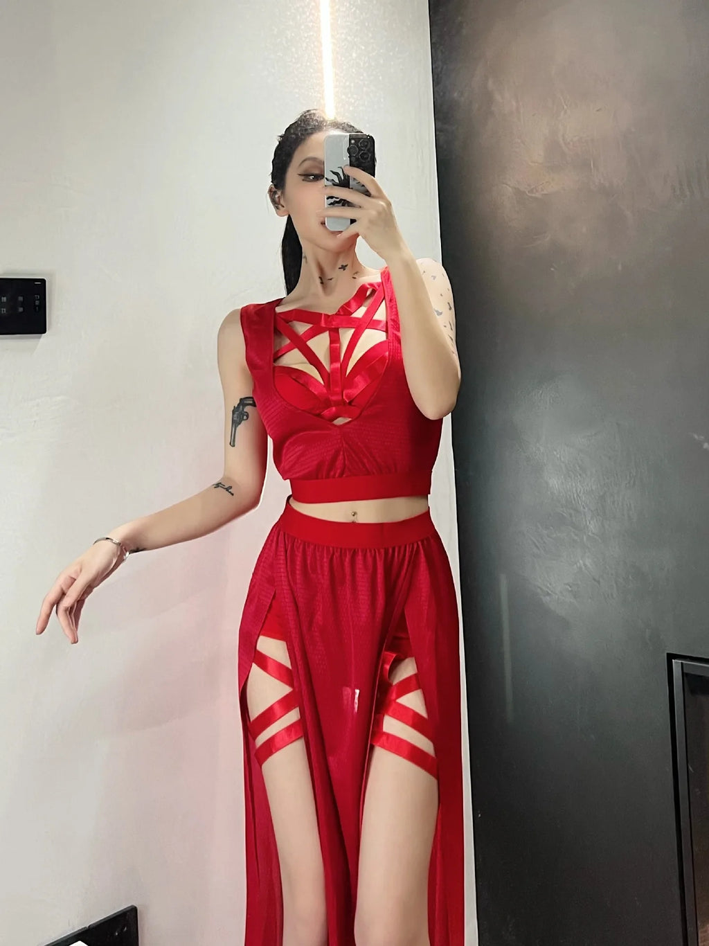 Set 4 Piese Femei Goth Club — Corset, Top Crop, Chiloți & Fustă cu Crestătură