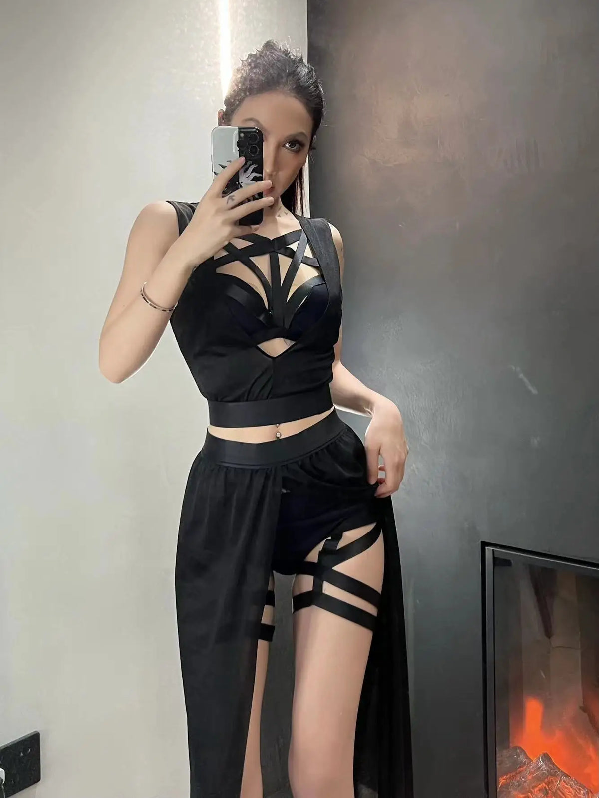 Set 4 Piese Femei Goth Club — Corset, Top Crop, Chiloți & Fustă cu Crestătură