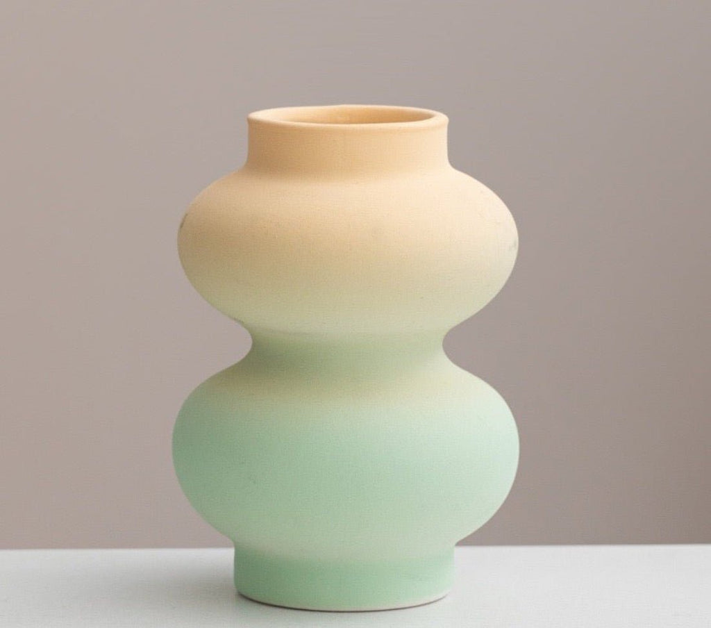 Vasă Ceramică Gradient Handmade — Design Geometric Dopamine