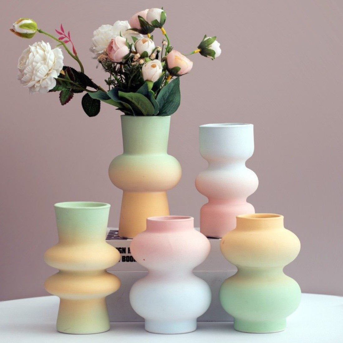 Vasă Ceramică Gradient Handmade — Design Geometric Dopamine
