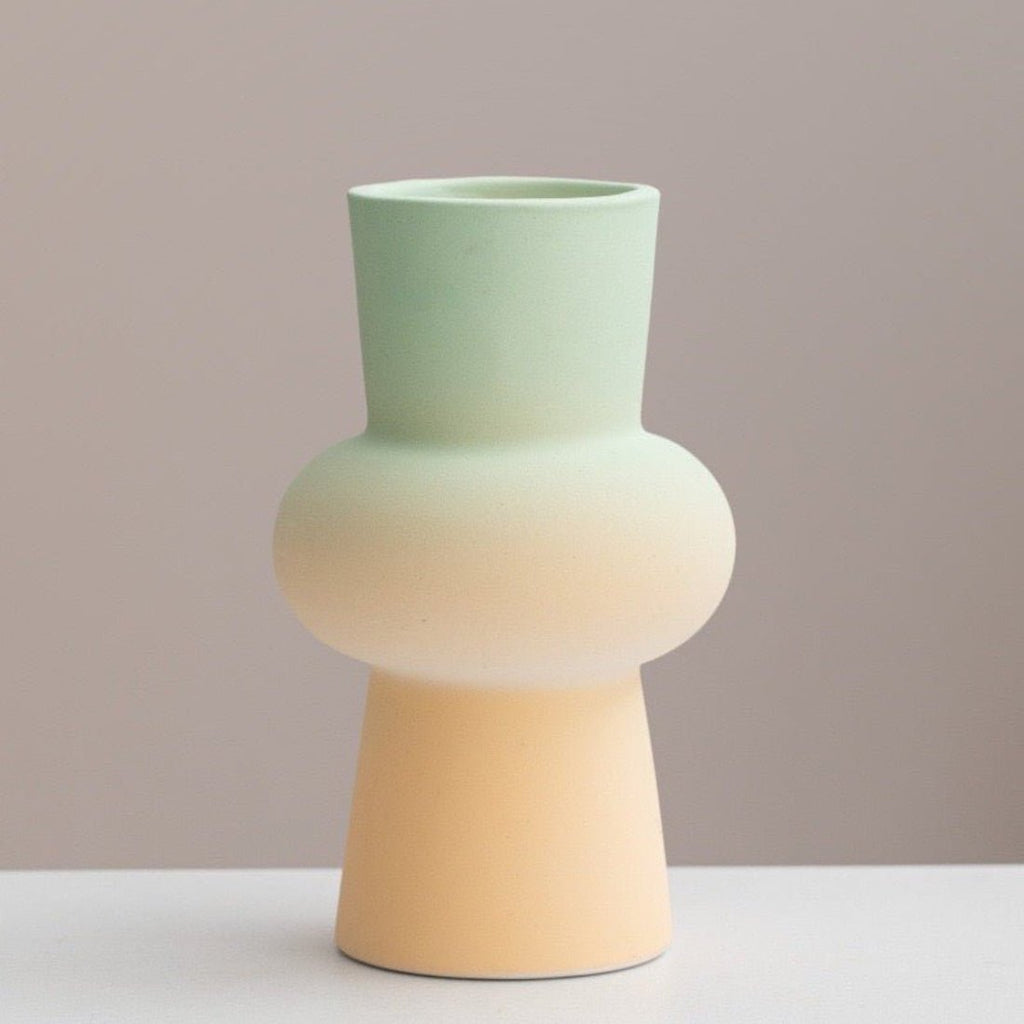 Vasă Ceramică Gradient Handmade — Design Geometric Dopamine