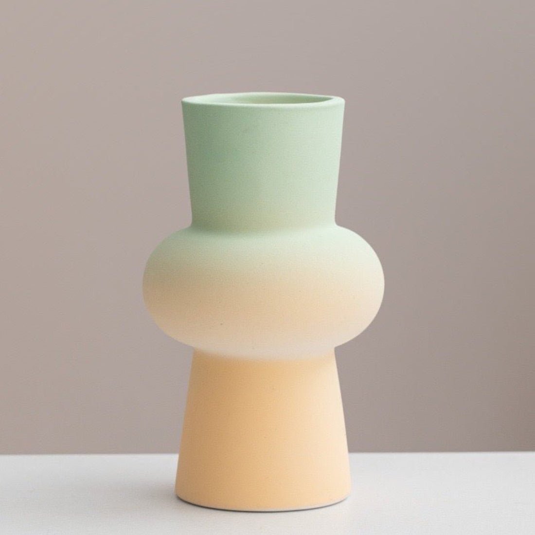 Vasă Ceramică Gradient Handmade — Design Geometric Dopamine
