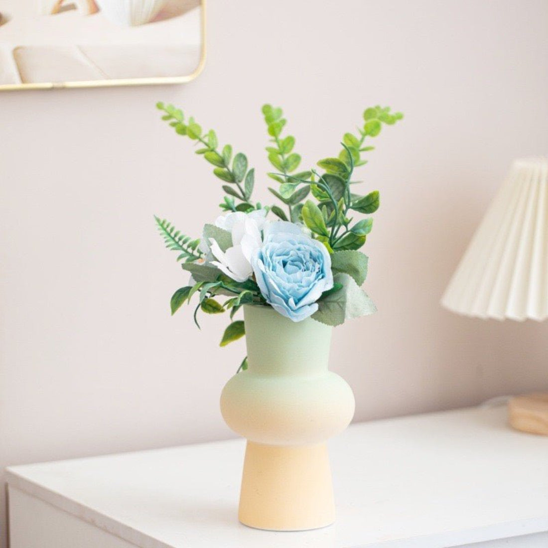 Vasă Ceramică Gradient Handmade — Design Geometric Dopamine