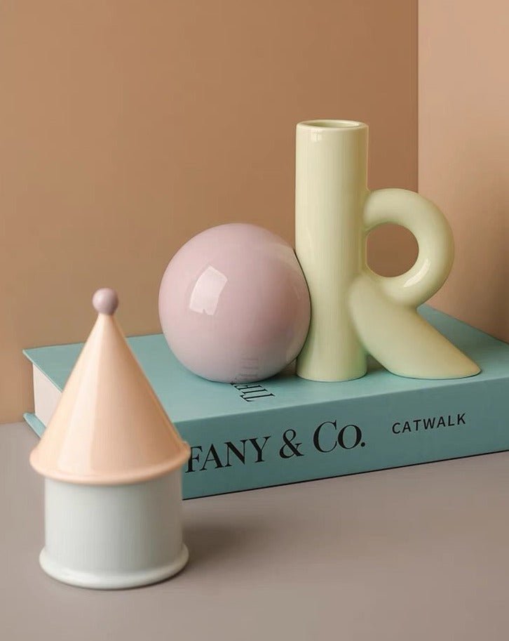 Vază Ceramică Lucrată Manual — Boboc de Floare Colorat