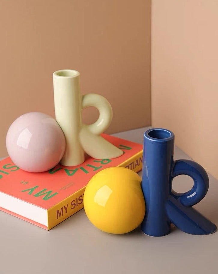 Vază Ceramică Lucrată Manual — Boboc de Floare Colorat