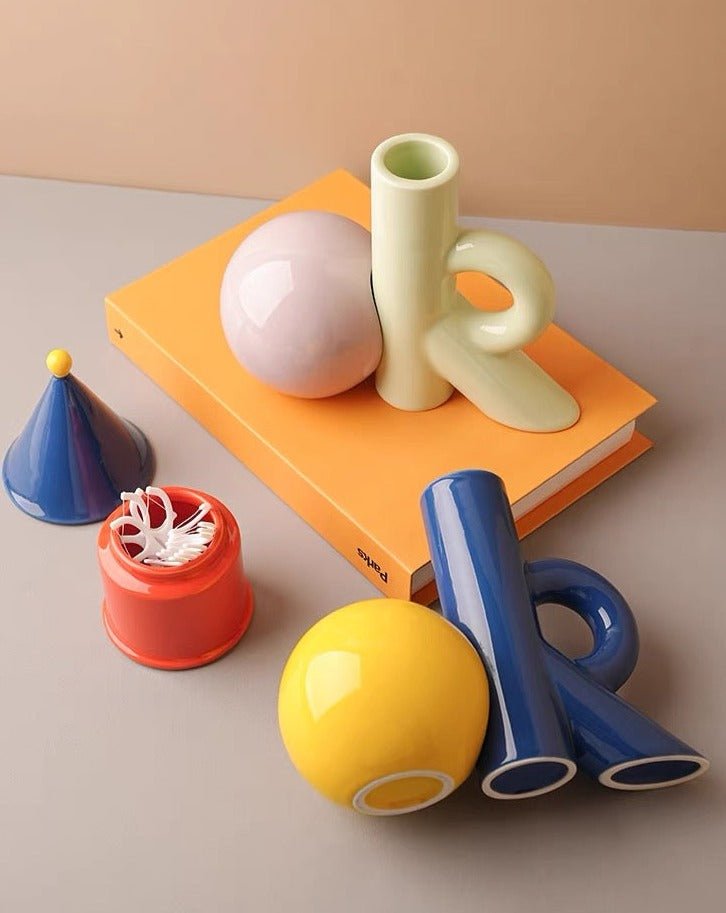 Vază Ceramică Lucrată Manual — Boboc de Floare Colorat