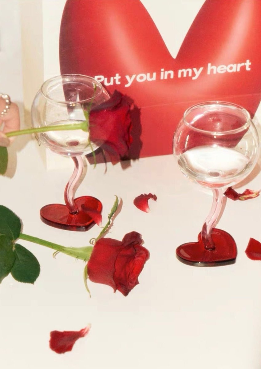 Set 4 Pahare Retro Ondulate — Cadou Perfect pentru Valentine, Nuntă sau Aniversare
