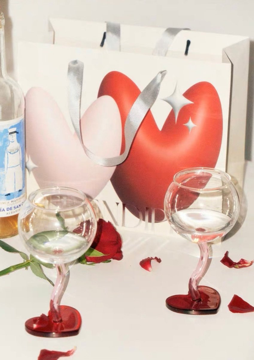 Set 4 Pahare Retro Ondulate — Cadou Perfect pentru Valentine, Nuntă sau Aniversare