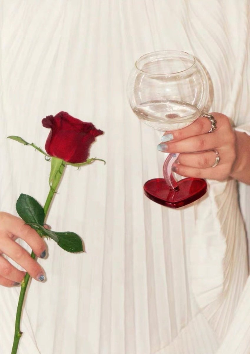 Set 4 Pahare Retro Ondulate — Cadou Perfect pentru Valentine, Nuntă sau Aniversare